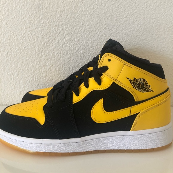Air Jordan 1 Mid New Love 2017 - Picture 3 of 15